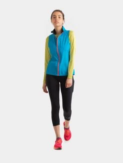 RONHILL Women's Tech LTW Gilet -RONHILL Store RH 006116 Womens Tech LTW Gilet RH 00816 Azure Hot Pink Front 6742