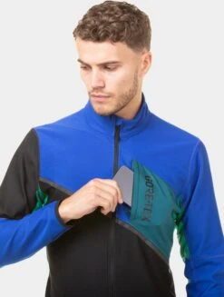 RONHILL Men's Tech GORE-TEX® Windstopper Jacket 19 RONHILL Men's Tech GORE-TEX® Windstopper Jacket -RONHILL Store RH 007070 R400 Chest Pocket 2693